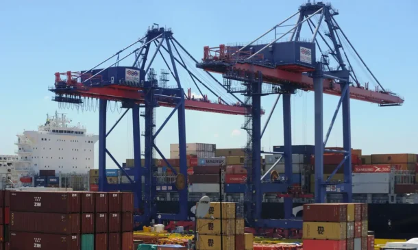 Saiba como o decreto do Brasil responde a barreiras comerciais unilaterais de outros países e suas implicações econômicas - Foto: Tânia Rêgo/Agência Brasil