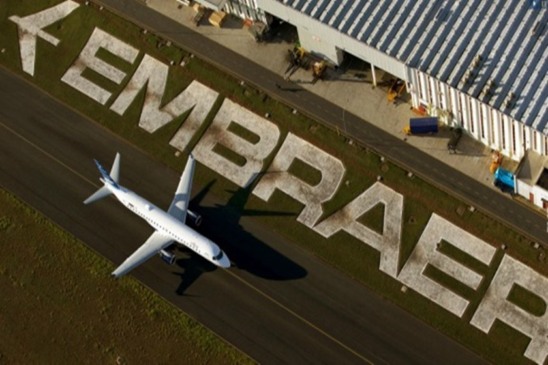 Saiba como o tarifaço comercial anunciado afeta as ações da Embraer e o setor de bens de capital no Brasil - Foto: Reprodução