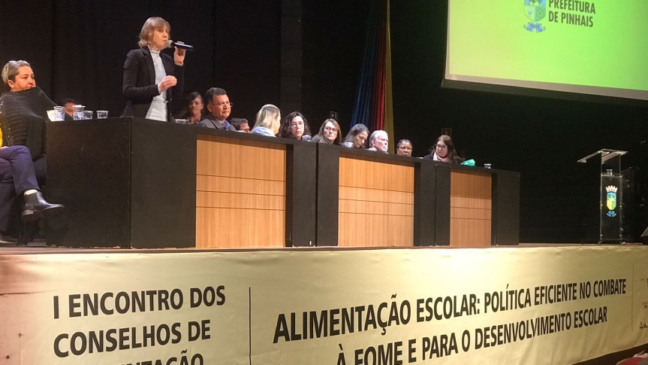 A deputada Luciana Rafagnin fala sobre a importância da política de alimentação escolar para a justiça social e a nutrição - Foto: Assessoria Parlamentar