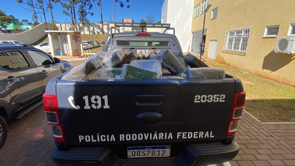 Grande apreensão de maconha em Cascavel: PRF intercepta drogas escondidas em caixotes durante ação policial - Foto: Vitor Lourenço