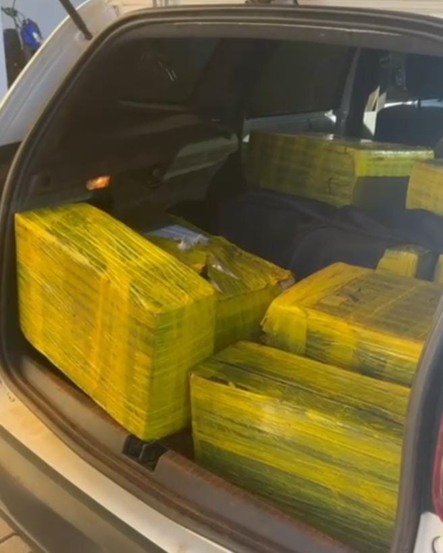 A PRF apreendeu droga em Cascavel enquanto fiscalizava a BR-467. Entenda a operação que resultou em 484,6 quilos de maconha - Foto: Reprodução
