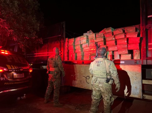 Polícia Rodoviária Federal apreende 1.540 quilos de drogas em Assis Chateaubriand. Motorista foi preso em flagrante - Foto: PRF