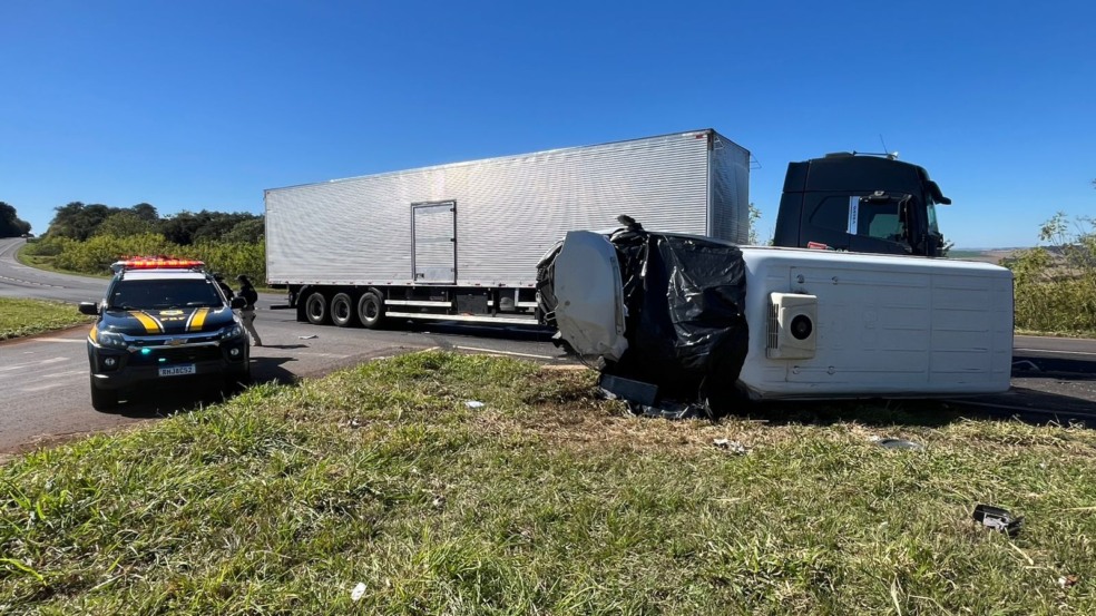 Entenda como ocorreu o acidente na BR-369 que levou à morte do condutor da van e ferimentos em outra pessoa - Foto: Sandro Kerkhoven