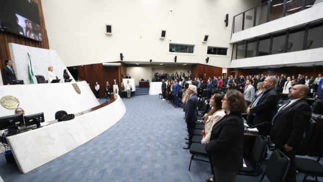 erimônia de posse dos deputados universitários ocorreu na tarde desta quinta-feira (17), no Plenário da Casa.
Créditos: Orlando Kissner/Alep