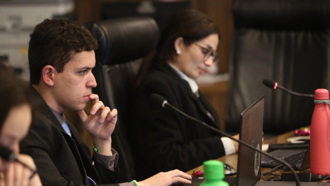 Participantes do Parlamento Universitário compartilham impressões e se preparam para as sessões