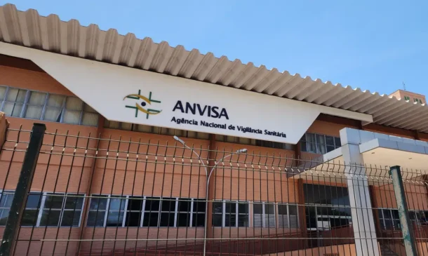 Descubra quais produtos foram retirados pela Anvisa, incluindo o Xarope da Vovó Isabel e outros medicamentos - Foto: Rafa Neddermeyer/Agência Brasi
