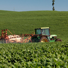 Governo anuncia o Pronara para redução de agrotóxicos no Brasil, gerando reações no setor produtivo e na CropLife Brasil - Foto: AEN
