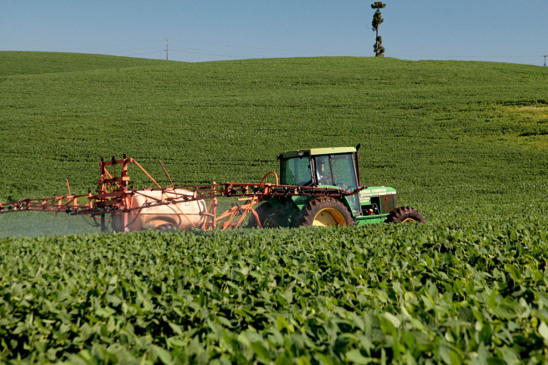 Governo anuncia o Pronara para redução de agrotóxicos no Brasil, gerando reações no setor produtivo e na CropLife Brasil - Foto: AEN