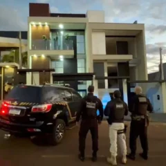GAECO e Polícia Federal realizam operação em Cascavel, cumprindo mandado de prisão de integrante do PCC - Foto:  Divulgação