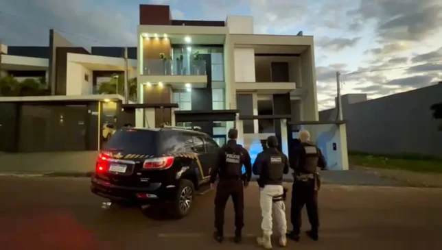 GAECO e Polícia Federal realizam operação em Cascavel, cumprindo mandado de prisão de integrante do PCC - Foto:  Divulgação