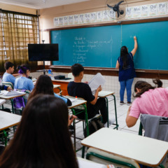 Saiba tudo sobre o pagamento retroativo aos professores do Paraná. Aumento salarial e benefícios para mais de 100 mil docentes - Foto: Gabriel Rosa/AEN