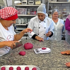 Conheça a importância das merendeiras no Paraná e como a formação aprimora suas práticas e receitas na alimentação escolar - Foto: Fernando Castro/Fundepar