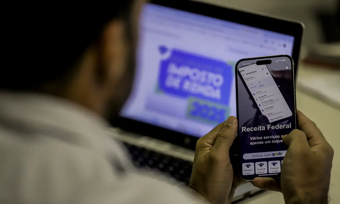 Acompanhe os detalhes do IR e veja todos os contribuintes que têm direito à restituição este ano, totalizando R$ 10 bilhões - Foto: Joédson Alves/Agência Brasil