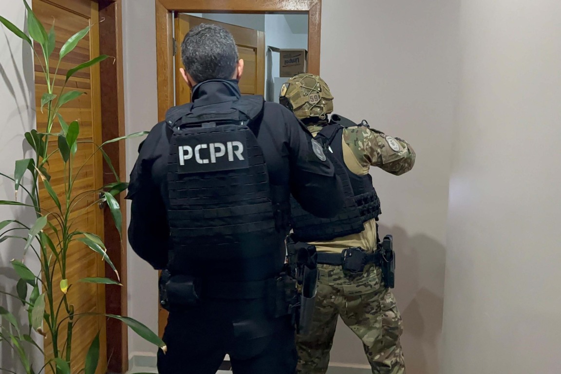Descubra como a Polícia Civil do Paraná está agindo contra drogas em uma operação com 65 mandados judiciais - Foto:  PCPR