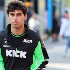 Gabriel Bortoleto e suas conquistas na Fórmula 1. Descubra detalhes sobre a performance do piloto e os automóveis envolvidos - Foto: Divulgação