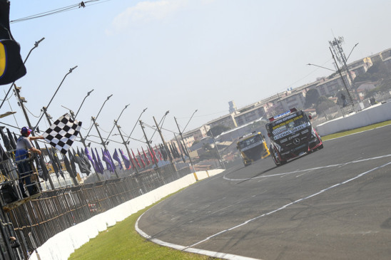 Edivan Monteiro conquistou o quinto lugar na Fórmula Truck domingo, em Londrina. Foto: Tiago Soares