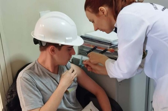 Conheça os fatores que levaram à diminuição do vírus Influenza A no Paraná, incluindo a cobertura vacinal de 53,12% - Foto: SESA-PR