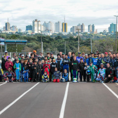 Descubra os detalhes da 4ª etapa do Campeonato Metropolitano de kart em Cascavel, incluindo pilotos de diversos estados e países - Foto: Tiago Guedes/Divulgação