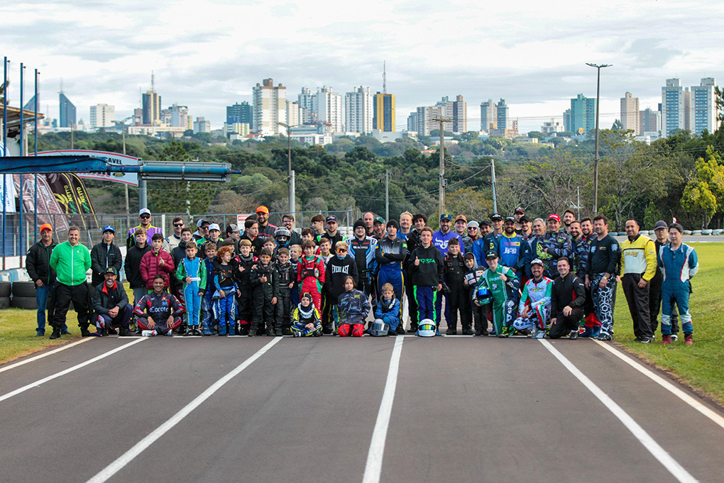Descubra os detalhes da 4ª etapa do Campeonato Metropolitano de kart em Cascavel, incluindo pilotos de diversos estados e países - Foto: Tiago Guedes/Divulgação