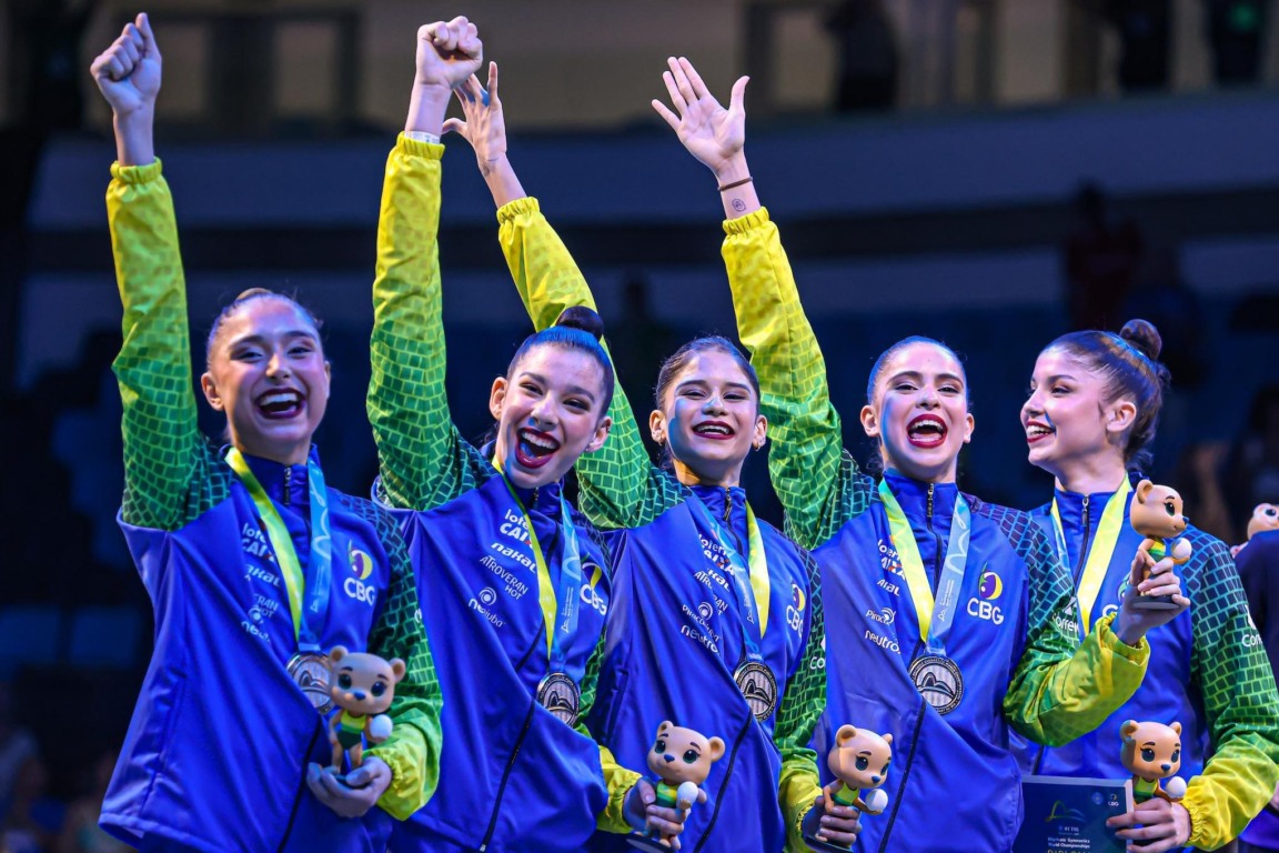 Com duas atletas do Paraná, Brasil conquista prata inédita no Mundial de GR