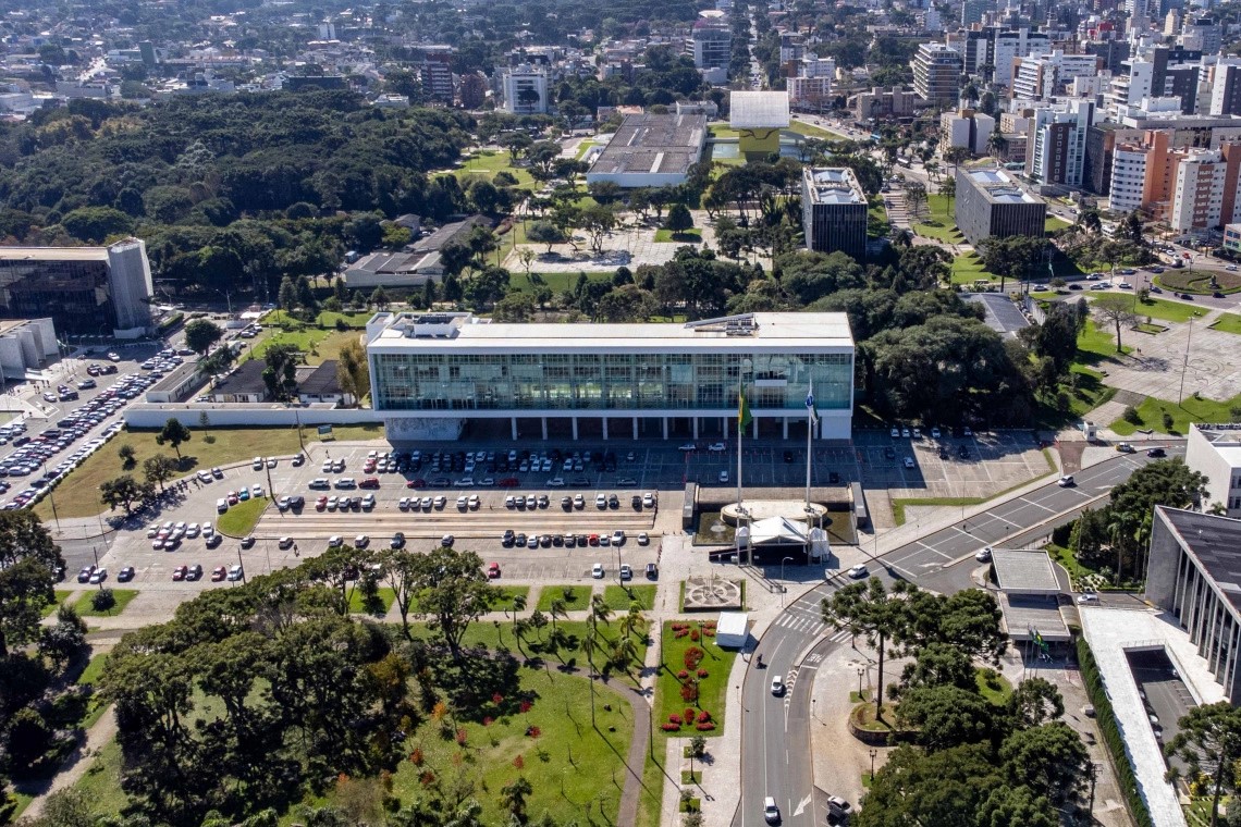 Moro lidera disputa com 38%; Martins é segundo