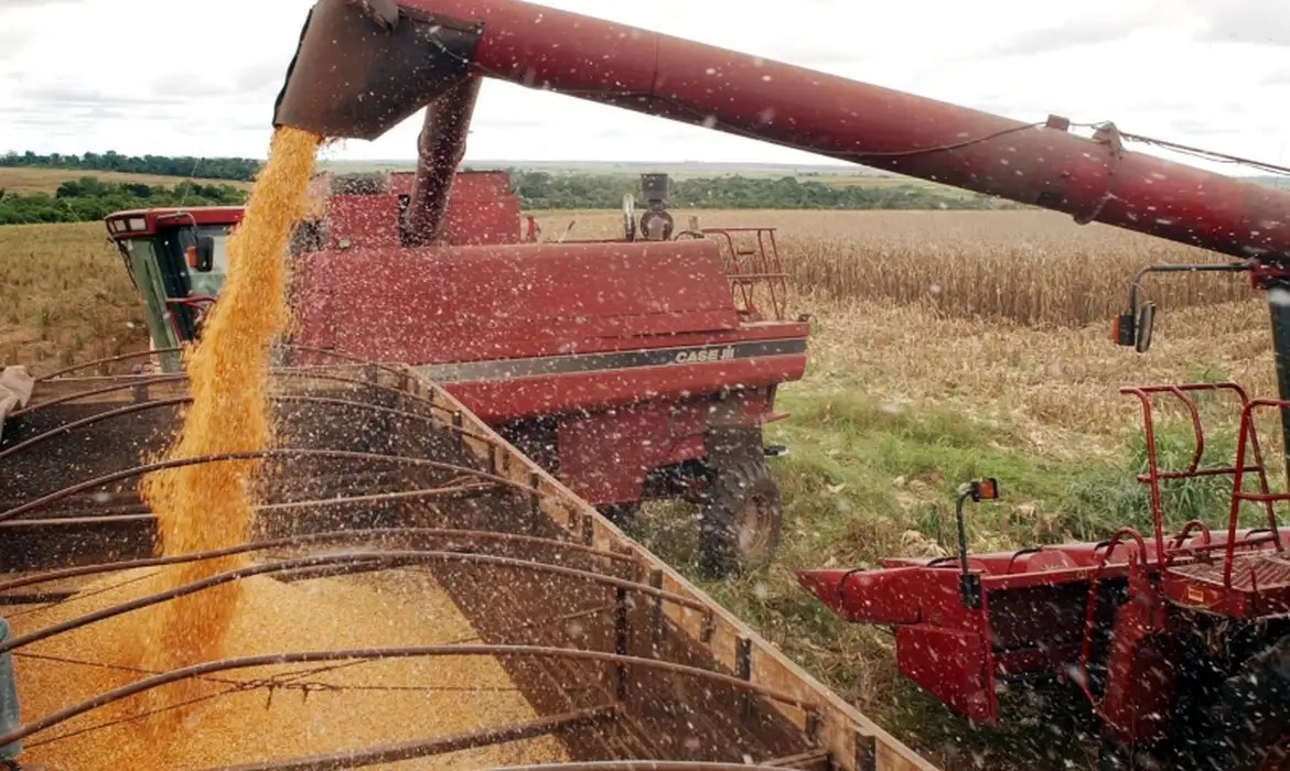 Indústria perde ritmo e deve crescer apenas 1,7%; agro ganha mais peso Indústria perde ritmo e deve crescer apenas 1,7%; agro ganha mais peso