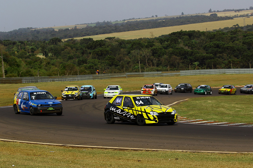 Lorenzo Massaro confirma sua boa fase com a vitória na categoria Pró no Gold Turismo em Cascavel - Foto: Cláudio Kolodziej