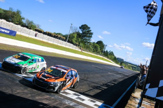 Descubra os principais momentos das corridas no Autódromo de Tarumã e tudo sobre os automóveis do Campeonato Marcas Brasil Racing - Foto: Divulgação Descubra os principais momentos das corridas no Autódromo de Tarumã e tudo sobre os automóveis do Campeonato Marcas Brasil Racing - Foto: Divulgação