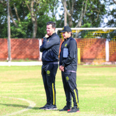 Cesar Bueno e Zé Luis seguem no trabalho frente ao elenco do FC Cascavel. Foto: Assessoria