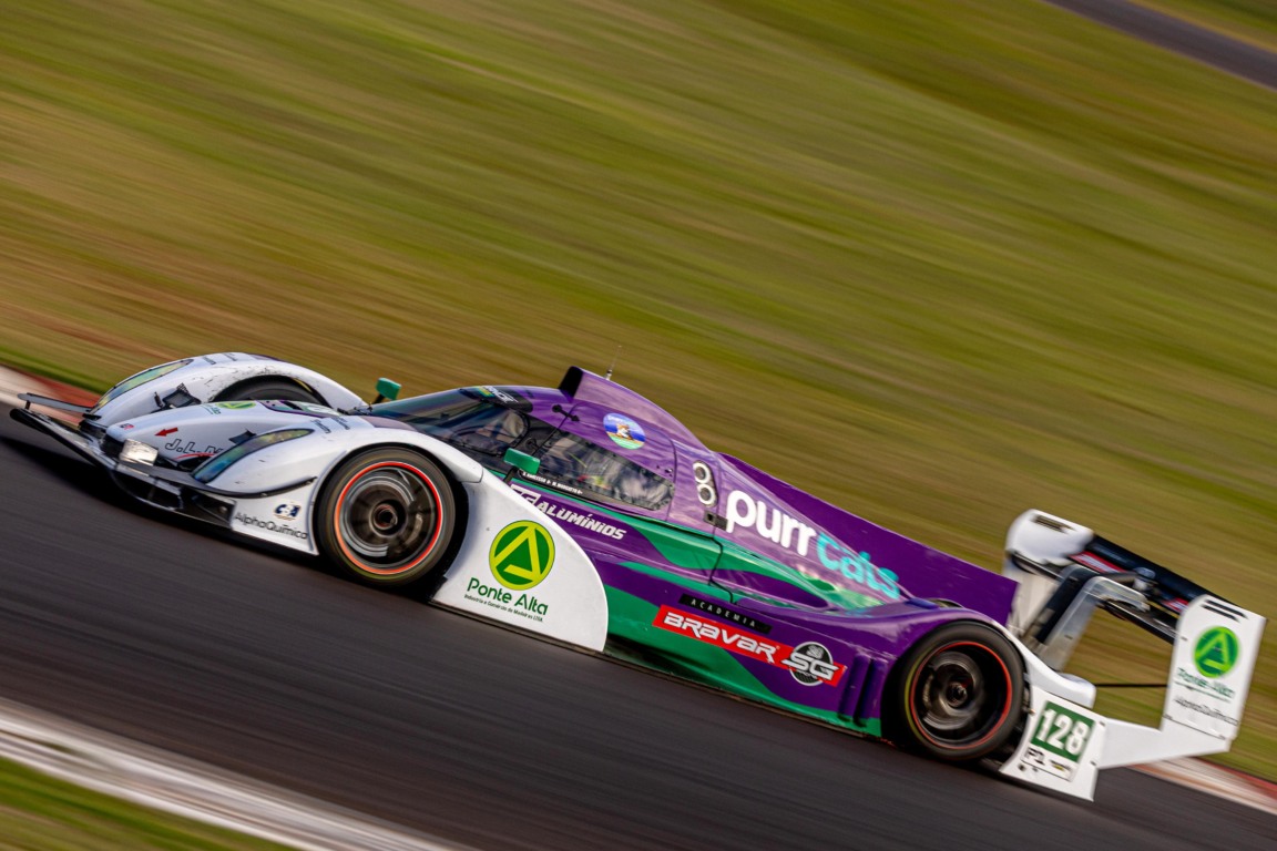 ENDURANCE BRASIL - Explosão de pneu tira chance de Morgatto/Carlesso em Cascavel