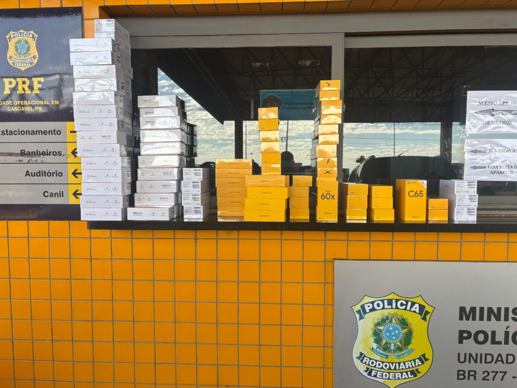 Homem é preso pela Policial na BR-369 com carga de cigarros contrabandeados e eletrônicos em Corbélia, Paraná - Foto: PRF