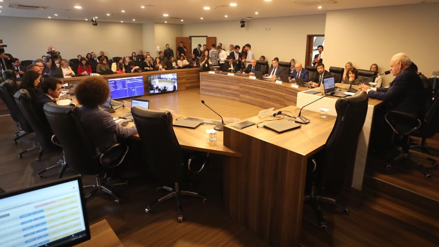 Comissão reuniu-se extraordinariamente após a Sessão Plenária desta segunda-feira (25). Foto: Valdir Amaral/Alep