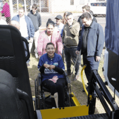 A entrega de uma van adaptada em Cascavel melhora a acessibilidade e qualidade das atividades para atletas com deficiência - foto: Secom