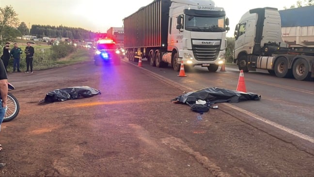 No início da noite de segunda-feira, duas adolescentes morreram atropeladas por uma caminhonete - Foto: SOT 