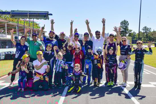 Kartistas que participaram da Escolinha de Kart de Cascavel e disputaram o Metropolitano nesta temporada. Foto: Tiago Guedes/Divulgação