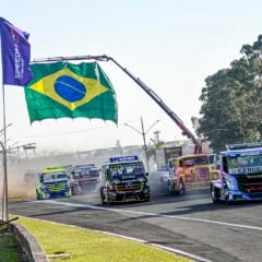 A Fórmula Truck, categoria mais popular do automobilismo brasileiro, faz festa para reinaugurar o autódromo de Santa Cruz do Sul (RS) - Foto: Tiago Soares