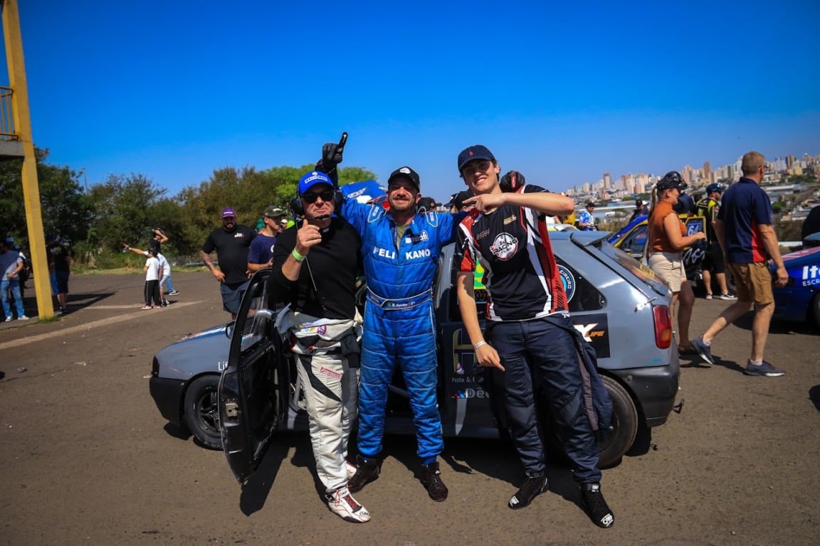 Acompanhe os destaques dos pilotos curitibanos na Gold Turismo e Gold Classic e suas conquistas emocionantes - Foto: Divulgação