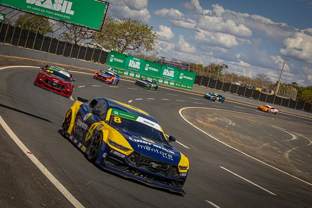 Alfredinho Ibiapina liderava a prova em Curvelo (MG) até a última volta, quando levou um toque na relargada após intervenção do Safety Car - Foto: Divulgação
