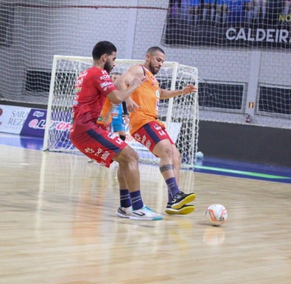 Acompanhe a fase decisiva da Série Ouro: Ampére enfrenta Cascavel Futsal em um jogo eliminatório muito equilibrado - Foto: Assessoria