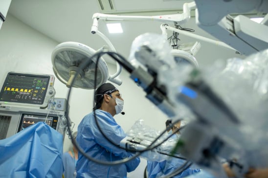 Saiba como Paraná se destacou na medicina mundial com uma cirurgia de hérnia inguinal realizada a mais de 13 mil quilômetros de distância - Foto: Divulgação Scolla