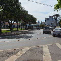 Descubra as histórias engraçadas sobre o trânsito em Cascavel e a criatividade na organização das ruas da cidade - Foto: Paulo Eduardo/O Paraná