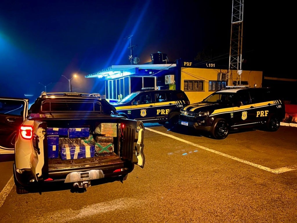 Polícia Rodoviária Federal apreende 413,6 quilos de maconha em Guarapuava após perseguição ao suspeito na BR-277 - Foto: PRF