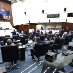 Explore os desdobramentos da PEC 3/2021 que afetam a atuação do Judiciário em relação aos parlamentares - Foto: Alep