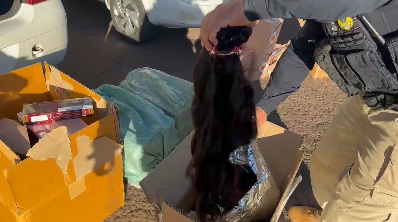 PRF e Receita Federal apreendem cigarros e carga de cabelo de origem paraguaia em Santa Tereza do Oeste