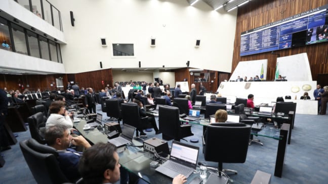 O texto foi votado na sessão plenária desta segunda-feira (15) e busca modernizar a estrutura do colegiado responsável pela política de juventude no estado.
Créditos: Orlando Kissner/Alep