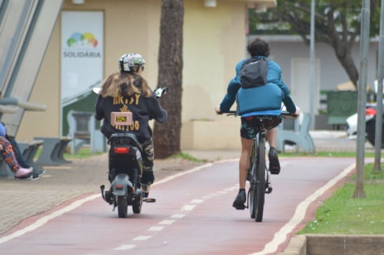 Descubra a evolução dos veículos elétricos em Cascavel, desde patinetes até ciclomotores, e seus impactos nas ruas - Foto: Paulo Alexandre/Paraná