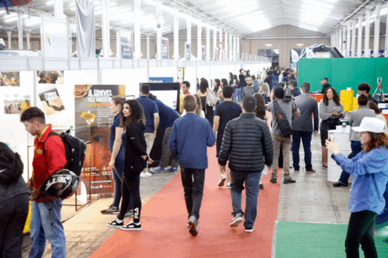 Participe da Feira das Profissões em Cascavel. Conheça mais de 30 entidades e descubra oportunidades de carreira gratuitas - Foto: Secom