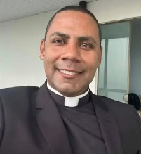 Descubra os detalhes do inquérito da Polícia Civil de Cascavel sobre crimes sexuais. Padre é indiciado com múltiplas acusações - Foto: Redes Sociais