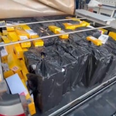 PRF apreende caminhonete com cerca de 700 celulares na BR-277, em Cascavel