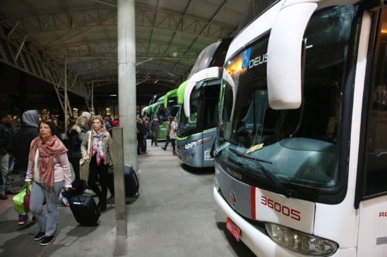Descubra como o setor de serviços lidera a geração de empregos no Paraná com mais de 58.000 novas vagas criadas - Foto: Cesar Brustolin/SMCS